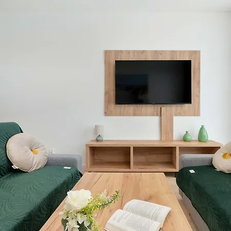 2-bedroom Family With Parking And Balcony By Renters *