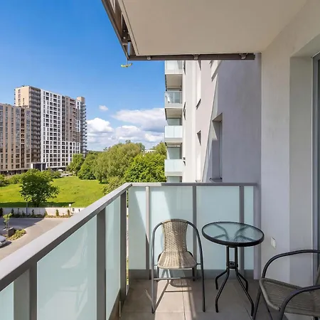 Apartamento 2-bedroom Family With Parking And Balcony By Renters