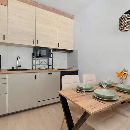 2-bedroom Family With Parking And Balcony By Renters Apartamento Gdansk