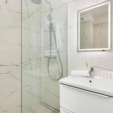 2-bedroom Family With Parking And Balcony By Renters Apartamento *