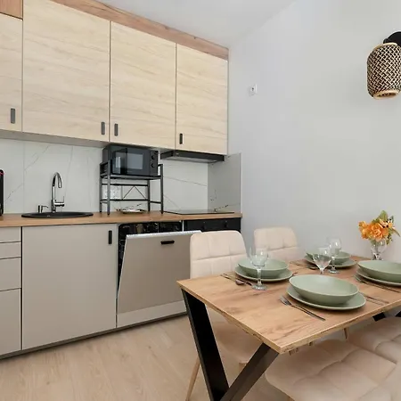 2-bedroom Family With Parking And Balcony By Renters Apartamento